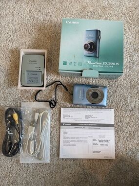 Canon PowerShot SD1300 IS Digital ELPH Compact Camera - Light Blue
